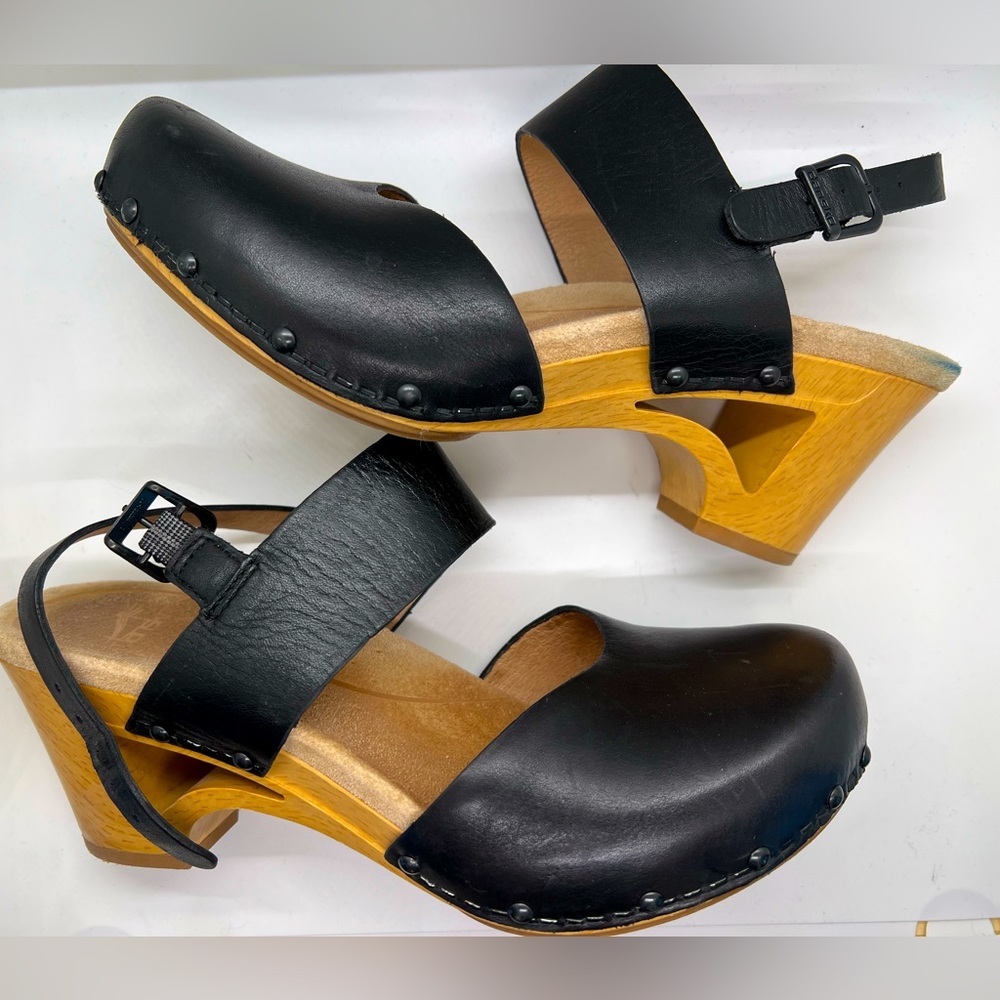 Dansko Slingback Clogs Wood Soles Leather Adjustable Strap Black Cutout Heel 38
